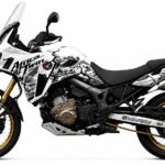 HONDA AFRICA TWIN BLANCA Y MONTAÑAS